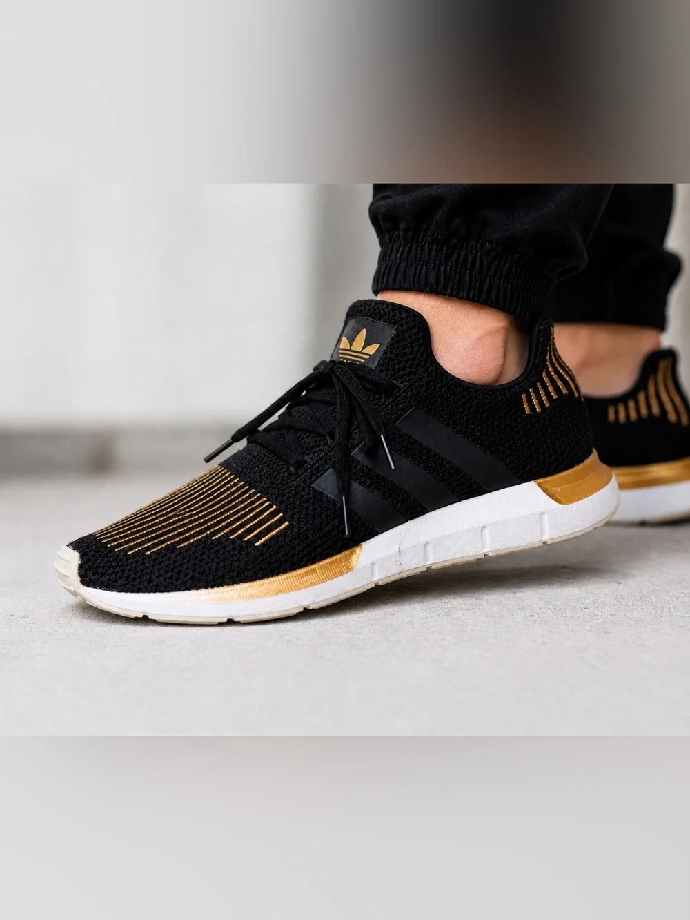 Adidas Swift Run Black Gold Knit Sneakers Men’s Size 8